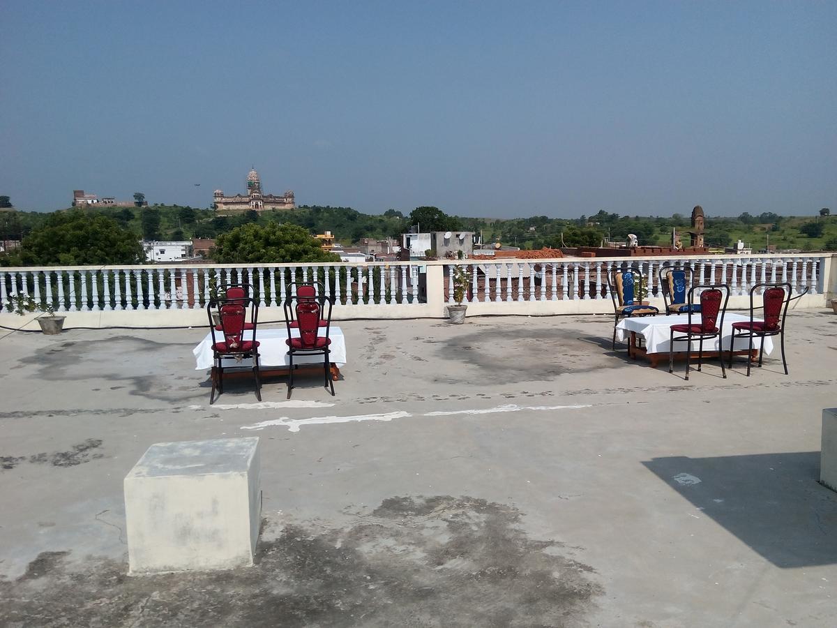 Hotel Shri Mahant Orchha 5 Mint Walking From Ram Raja Temple Zewnętrze zdjęcie